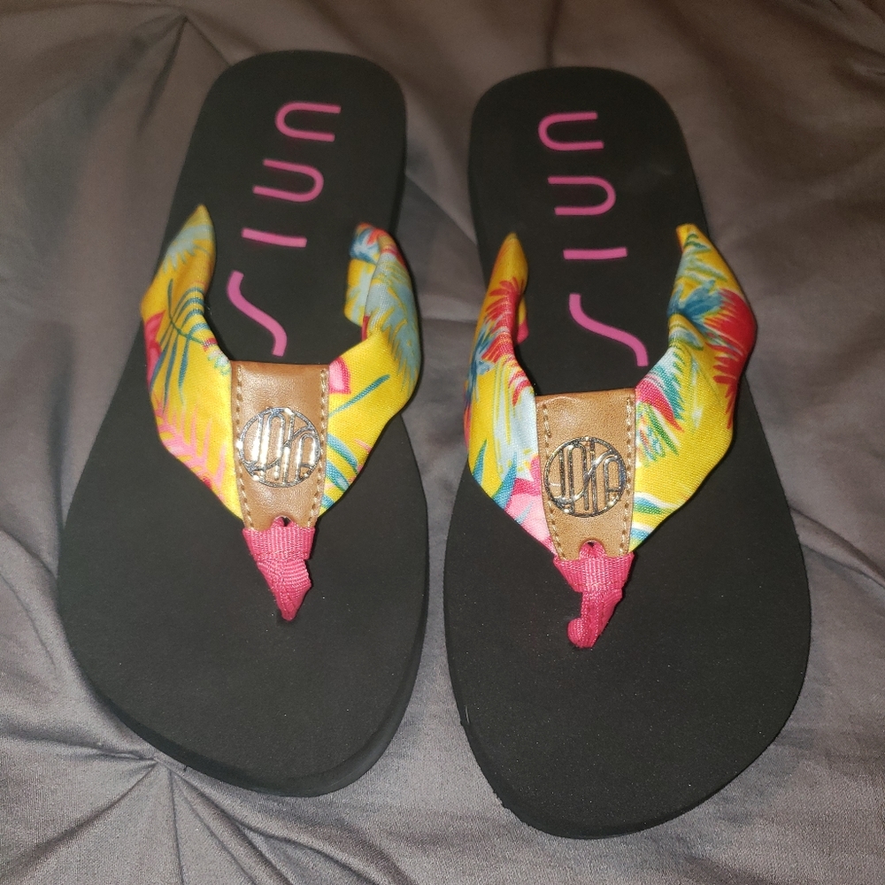 NWOT Unisa sandals